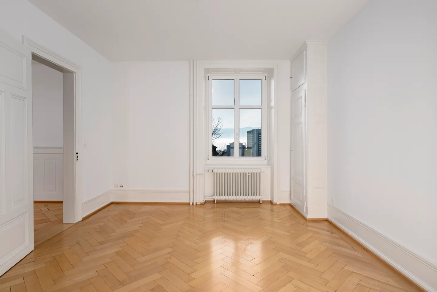 Charming 4-Room Art Nouveau Apartment with a View - Photo 4 of 9