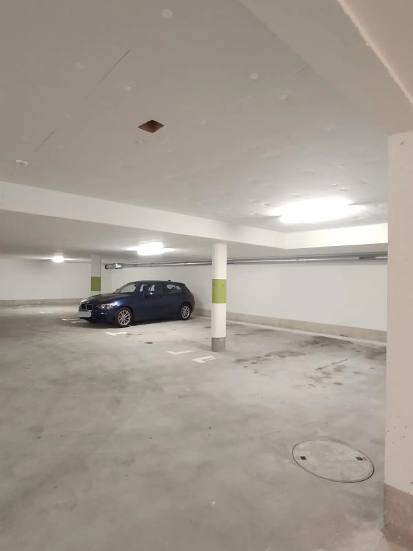 Parking spaces with E-charging stations for rent - Photo 1 of 5