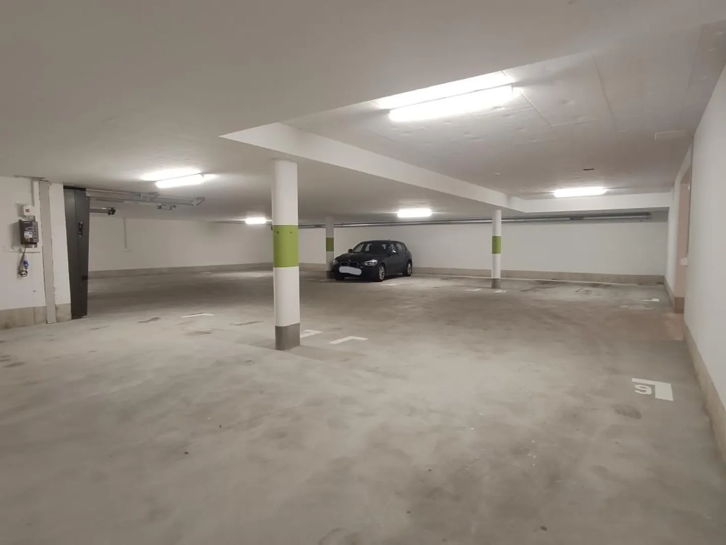 Parking spaces with E-charging stations for rent - Photo 2 of 5