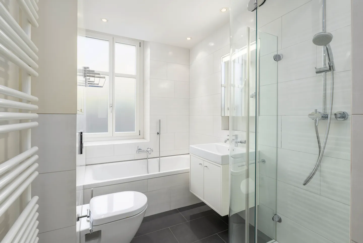 Charming 4-Room Art Nouveau Apartment with a View - Photo 8 of 9