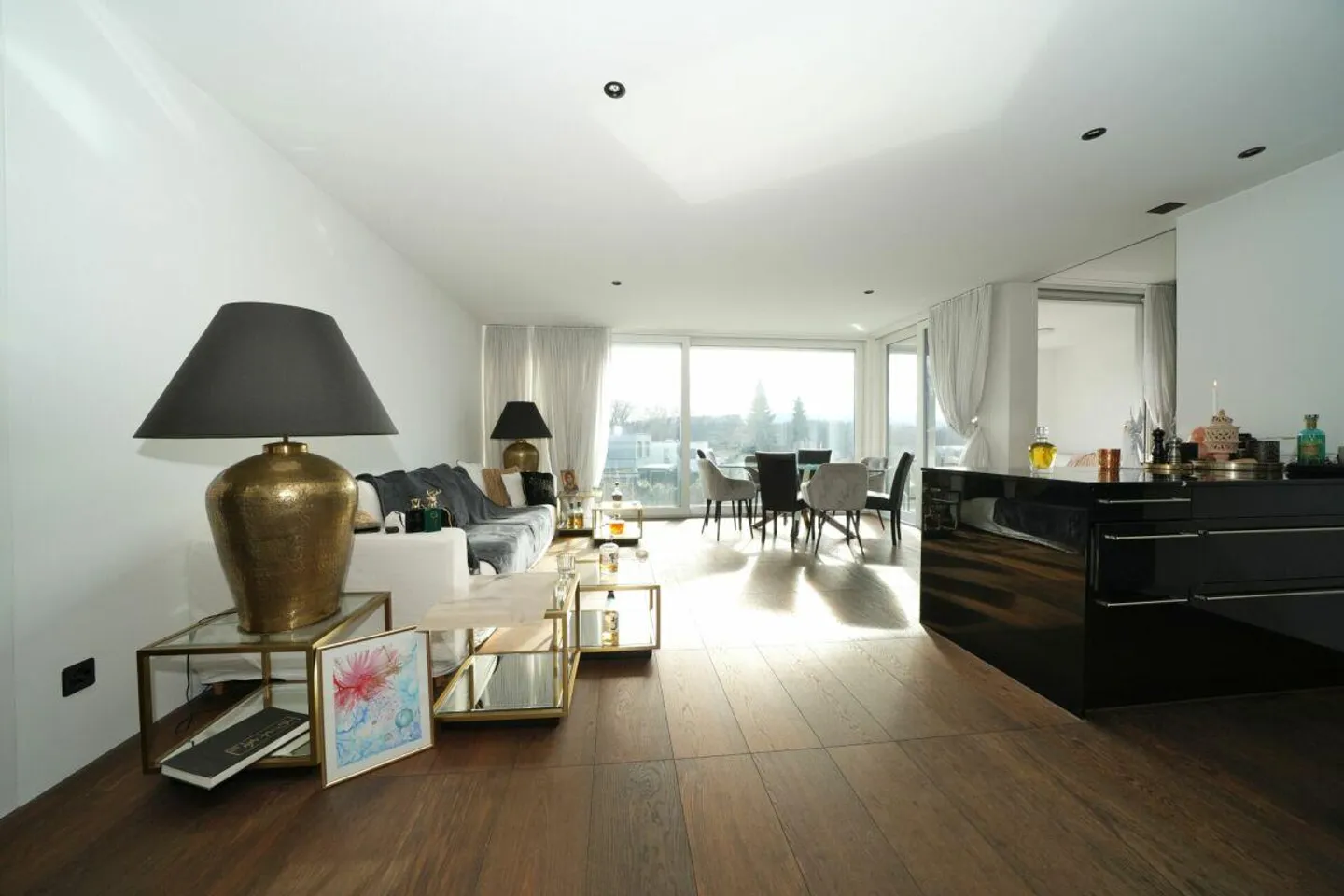 Hochwertige Wohnung an bester Lage mit separatem Büro - Photo 2 of 10