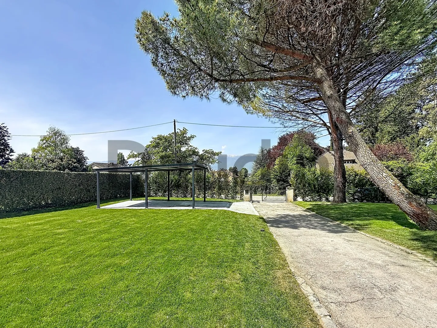 Renovated Family Home in Vernier - Photo 4 of 11