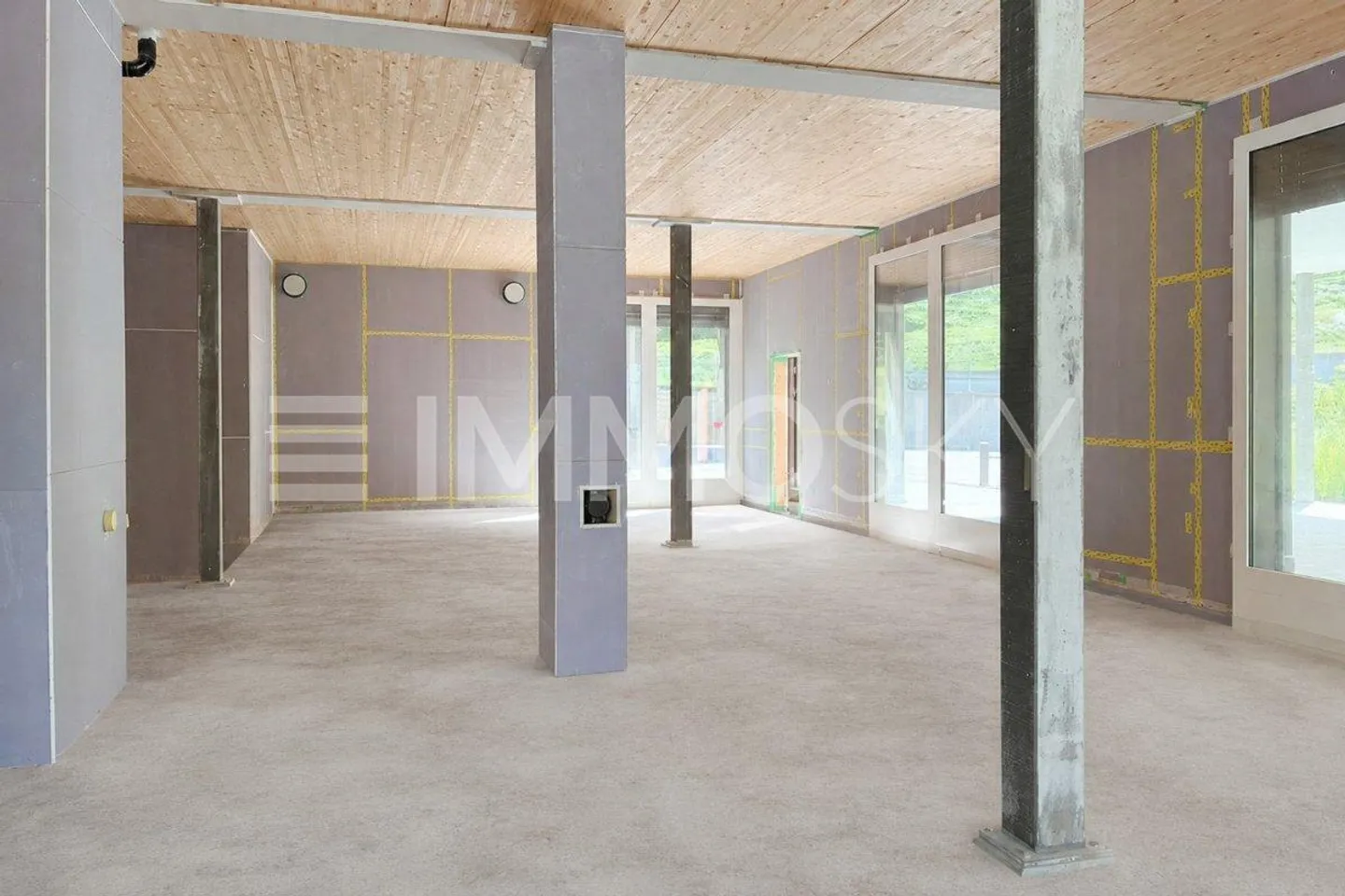 Espace commercial moderne avec potentiel d'extension et grande surface extérieure - Photo 4 sur 5