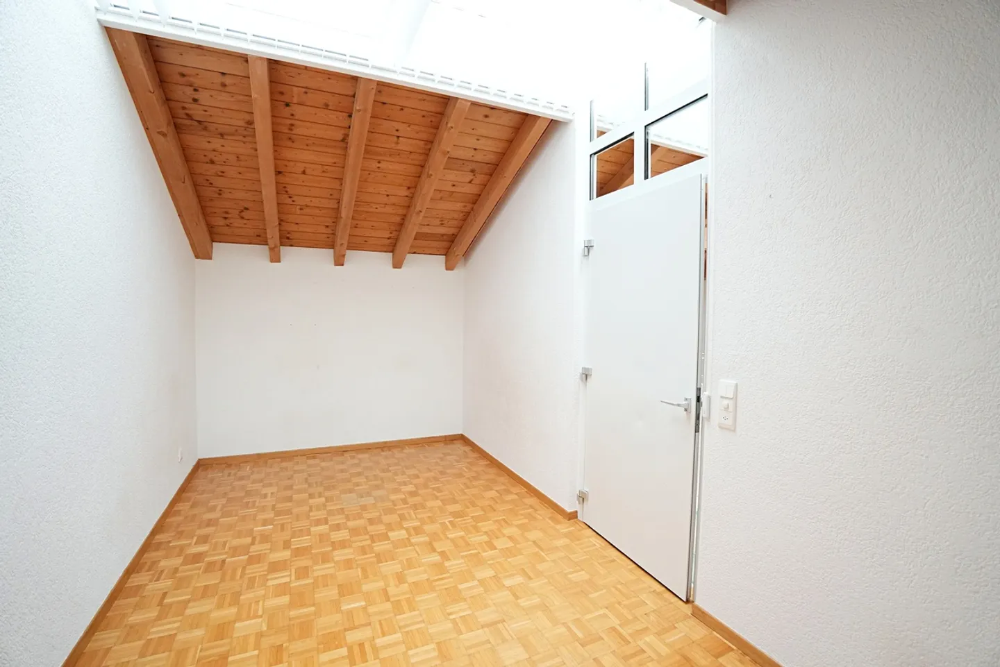 Pronto per essere abitato luminoso appartamento maisonette di 4,5 stanze a Hunzenschwil - Foto 9 di 14