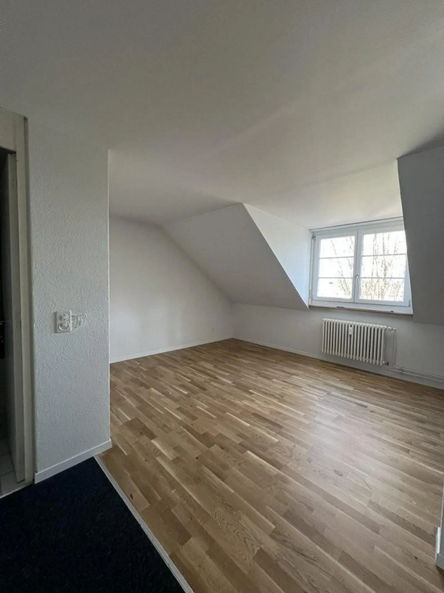 Quiet Apartment with Balcony - Photo 7 of 10