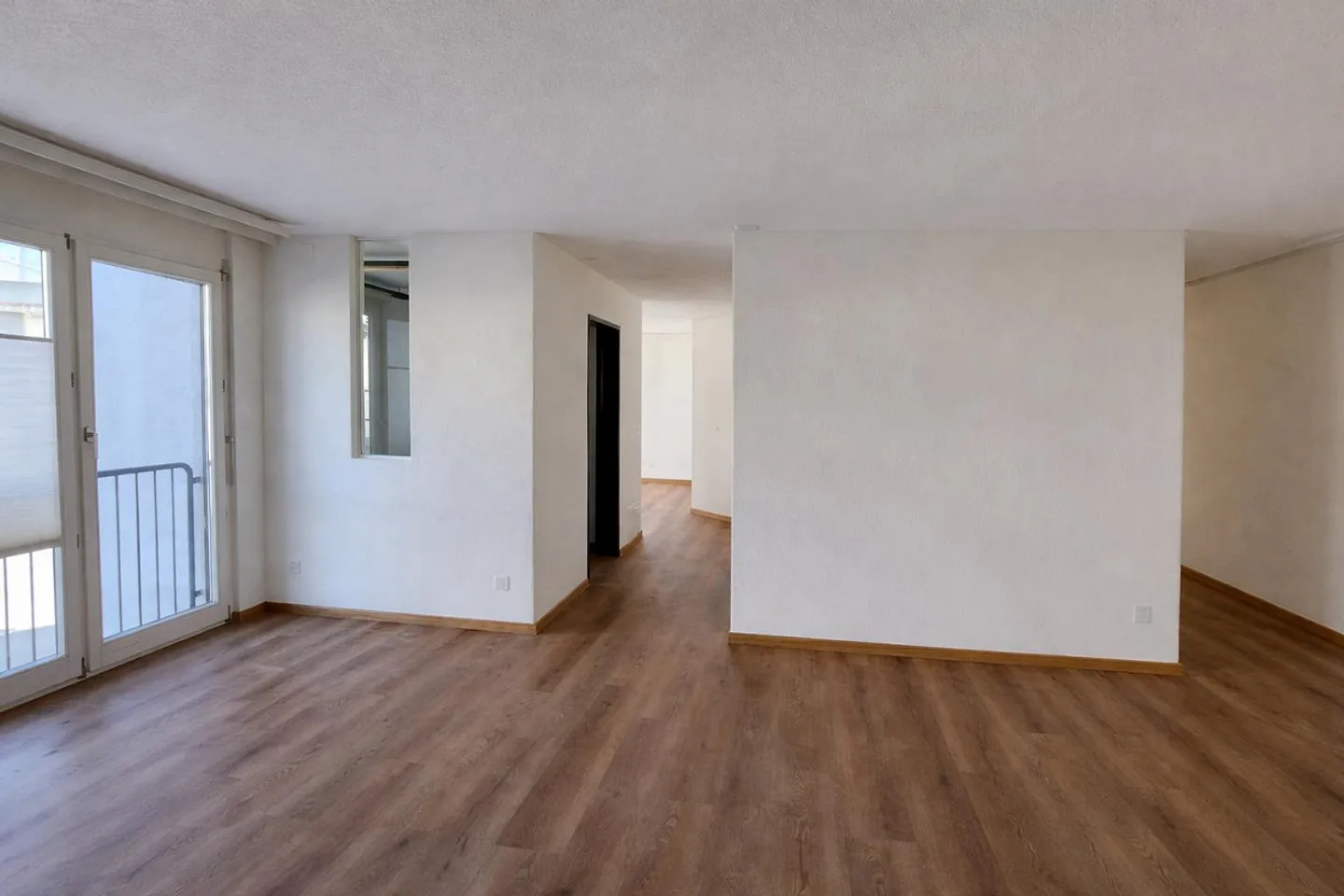 Appartement moderne de 4,5 pièces avec jardin à Wilen bei Wollerau - Photo 2 sur 10