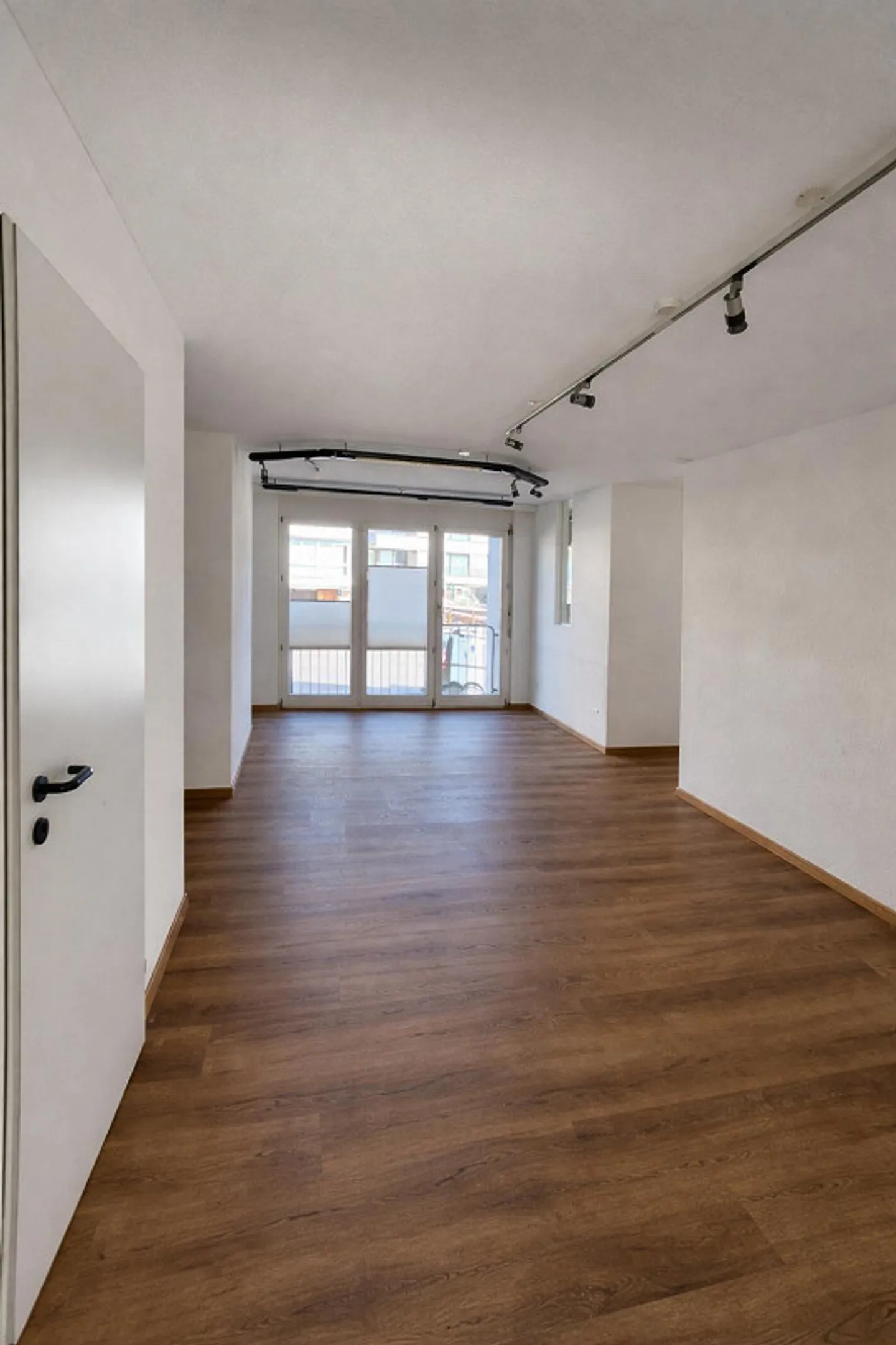 Appartement moderne de 4,5 pièces avec jardin à Wilen bei Wollerau - Photo 3 sur 10