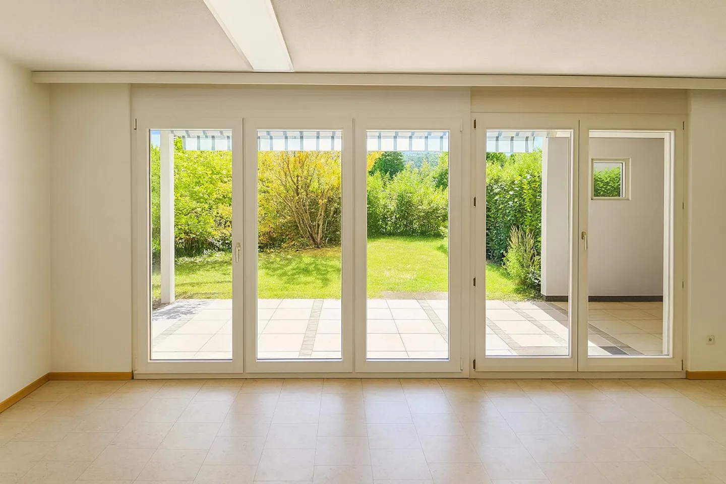 Appartement moderne de 4,5 pièces avec jardin à Wilen bei Wollerau - Photo 1 sur 10