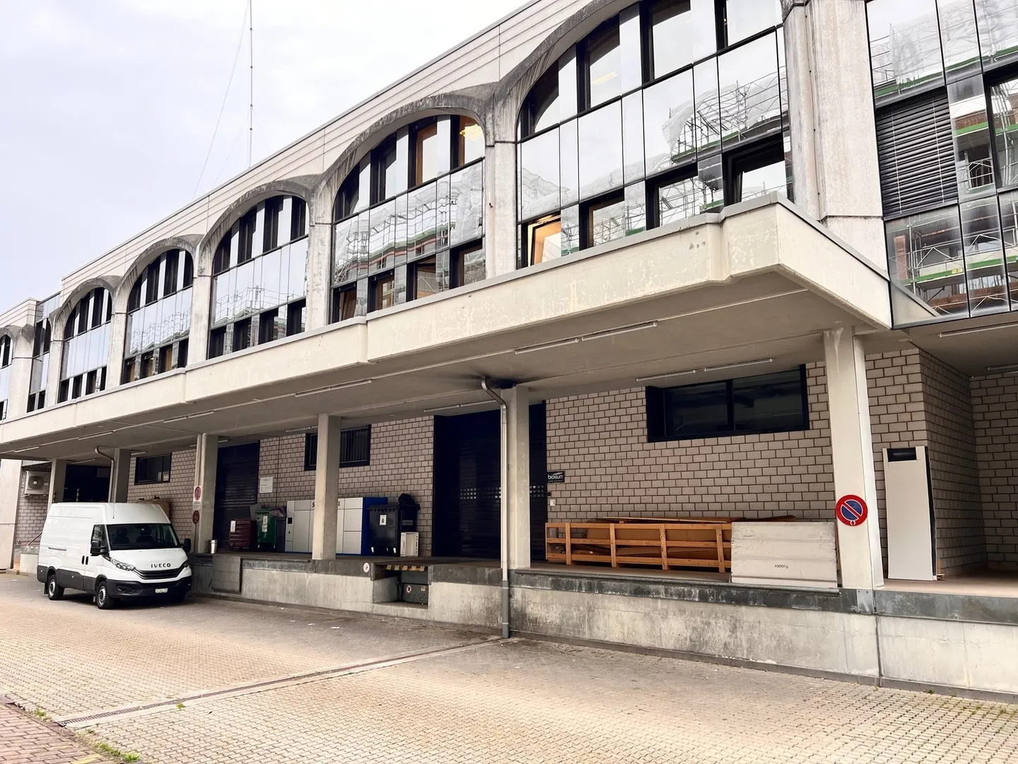 Mischgenutztes Gebäude mieten - Foto 2 von 3