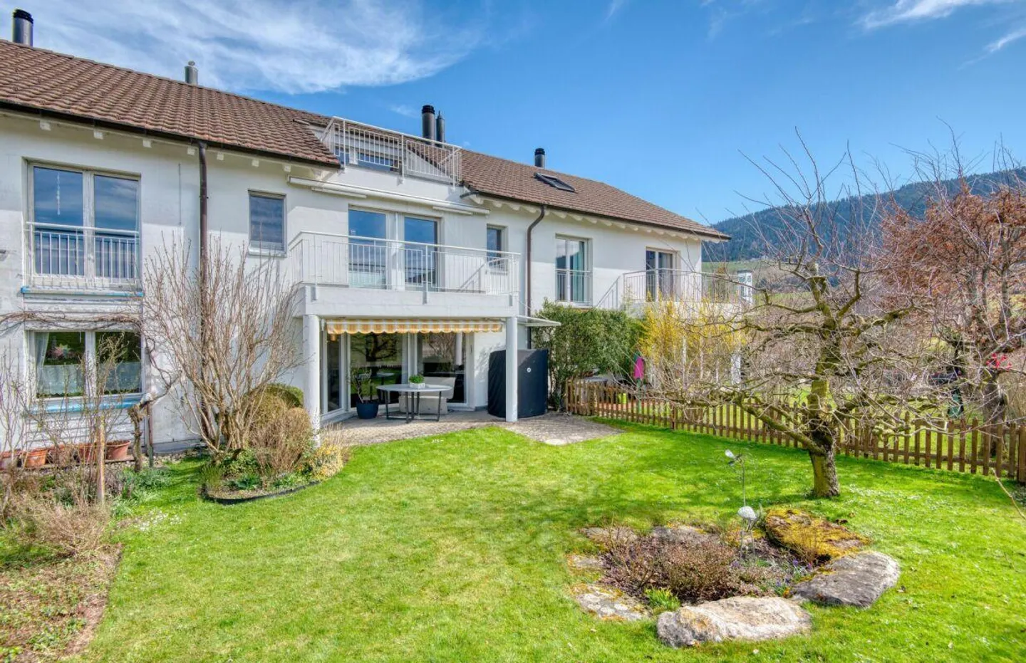 Charmantes Haus mit Seeblick - Foto 1 von 14