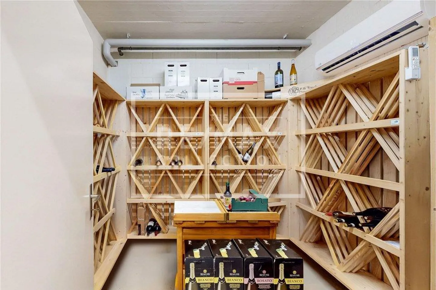 Rare Opportunity: Top 5.5+ Penthouse with Garden, 225 m² Living Space + 210 m² Outdoor Area - Photo 10 of 13