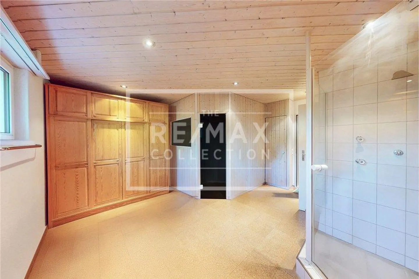 Rare Opportunity: Top 5.5+ Penthouse with Garden, 225 m² Living Space + 210 m² Outdoor Area - Photo 11 of 13