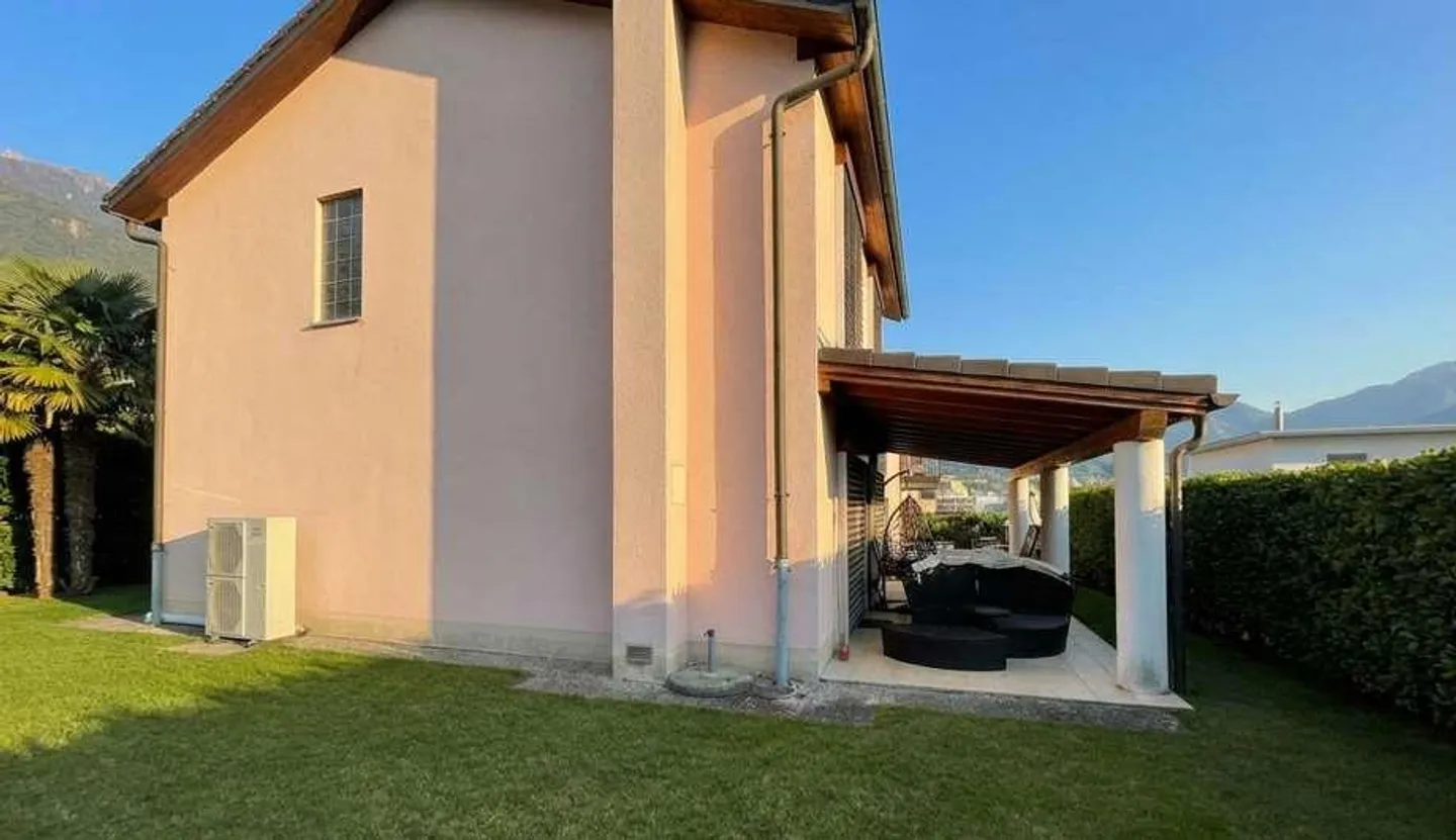 House for a family in Mezzovico for sale - Photo 1 of 13