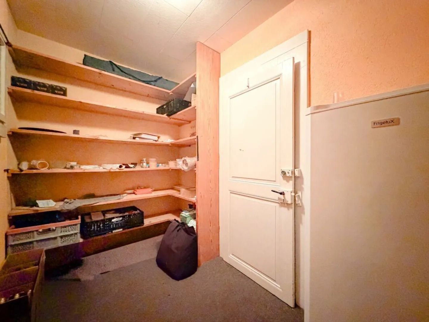 Commercial space for rent in the center of Saxon - Photo 7 of 7