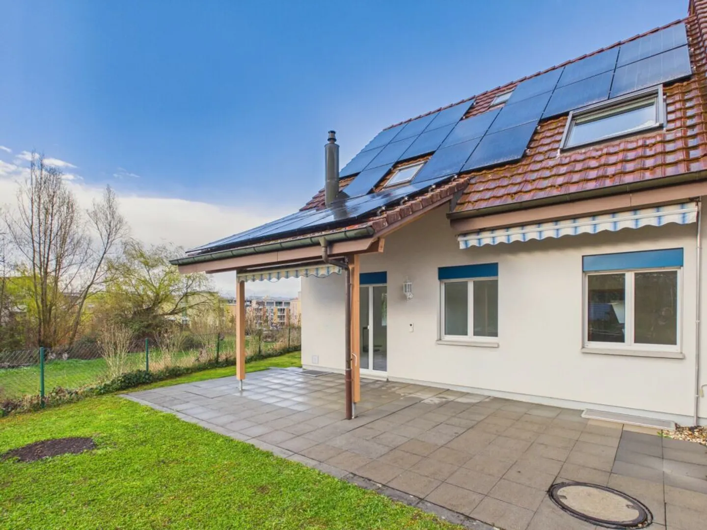 Charmantes Doppeleinfamilienhaus mit Aussicht - Foto 1 von 15