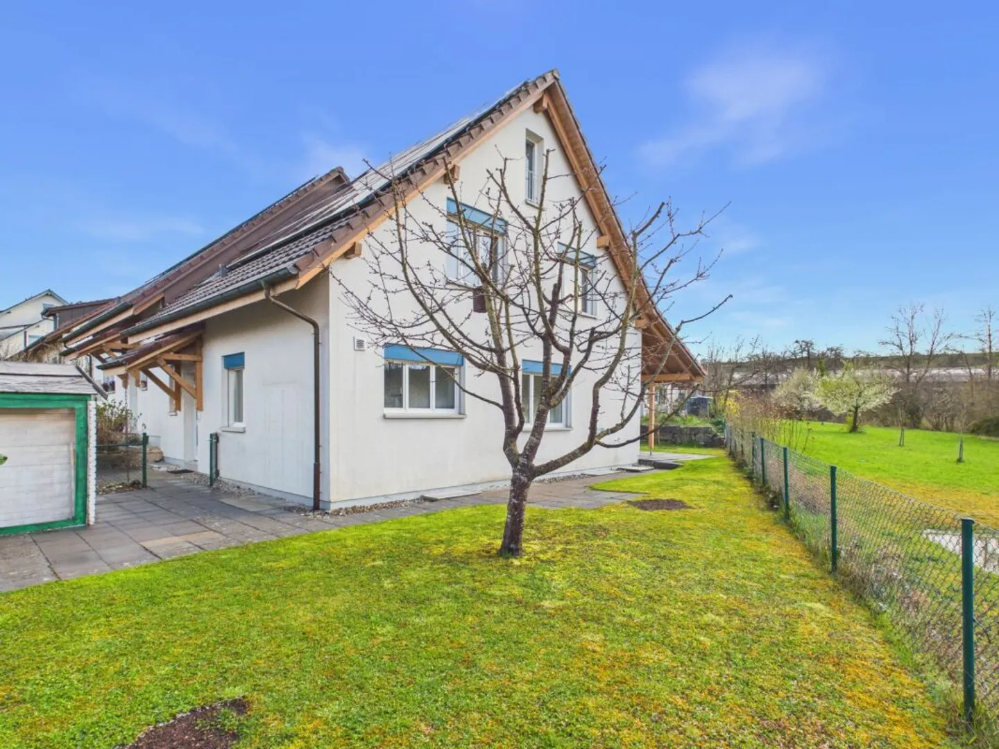 Charmantes Doppeleinfamilienhaus mit Aussicht - Foto 3 von 15