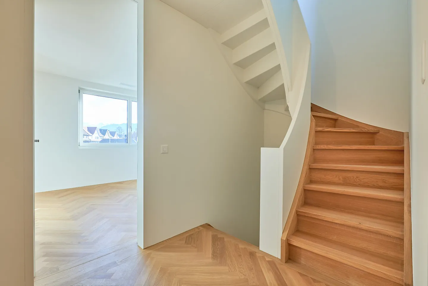Appartamento attico di 5,5 stanze moderno e urbano - Foto 2 di 4