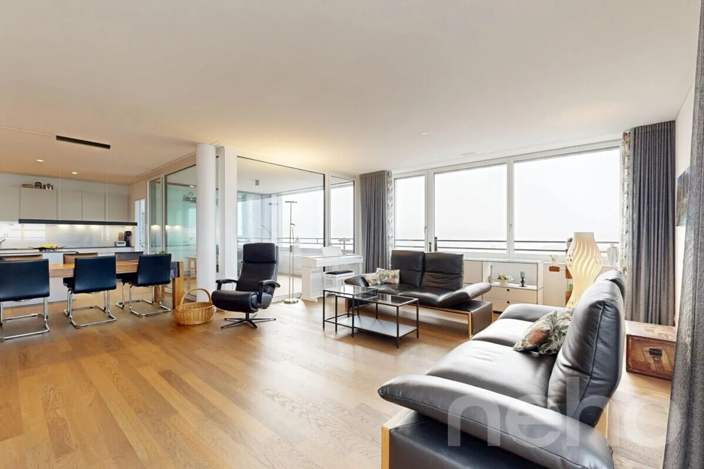 Moderne 4.5-Zimmerwohnung mit Loggia, Weitblick und Tiefgaragenplätzen - Foto 2 von 11