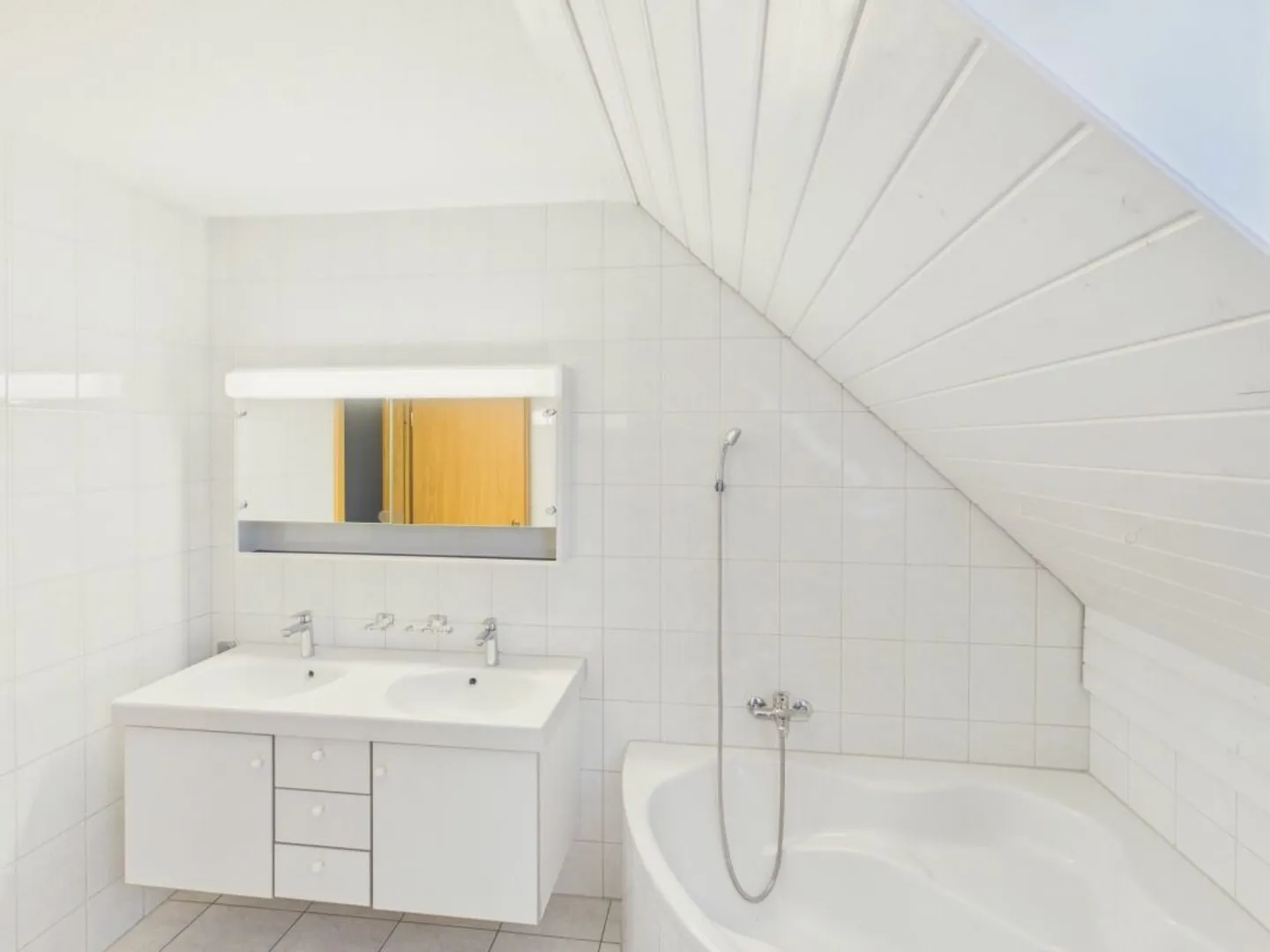 Charmantes Doppeleinfamilienhaus mit Aussicht - Foto 13 von 15