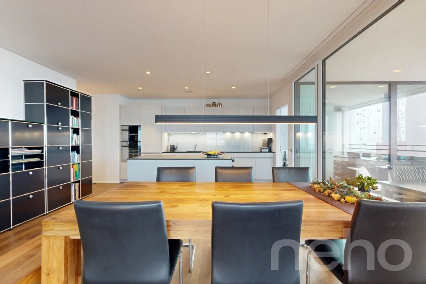 Moderne 4.5-Zimmerwohnung mit Loggia, Weitblick und Tiefgaragenplätzen - Foto 4 von 11