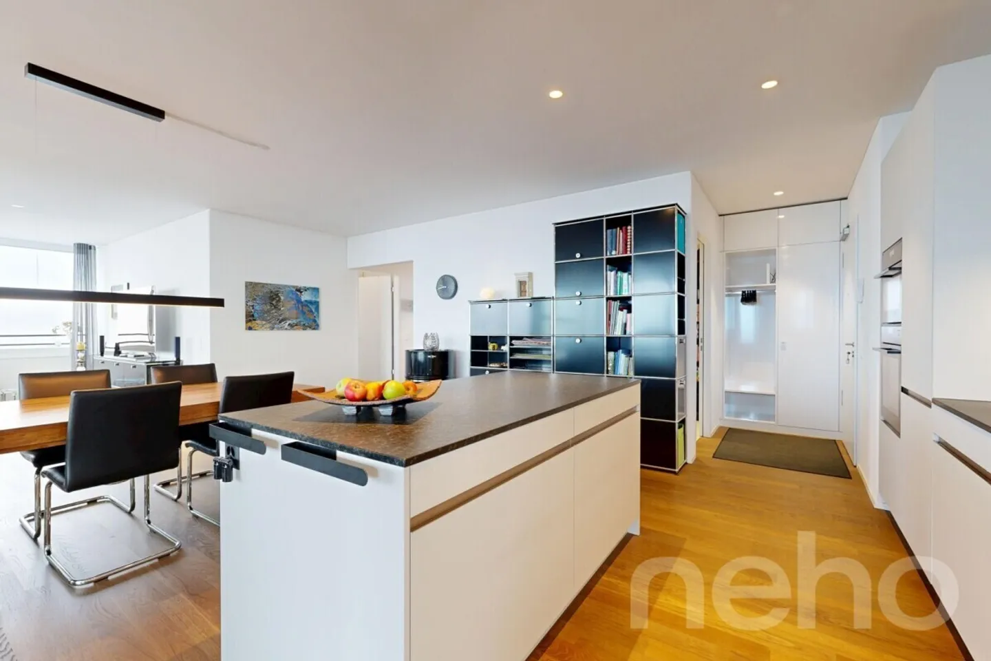 Moderne 4.5-Zimmerwohnung mit Loggia, Weitblick und Tiefgaragenplätzen - Foto 5 von 11