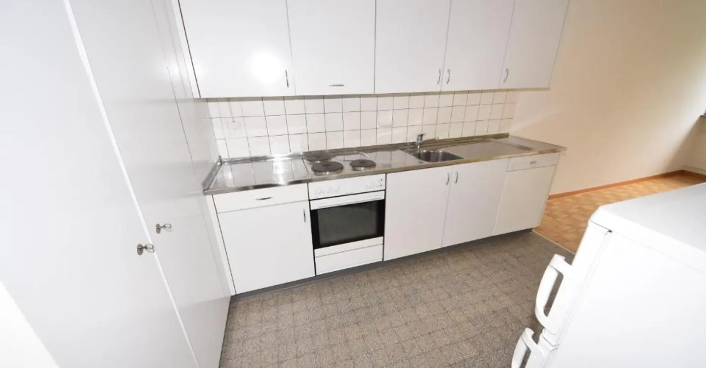 Bright 3-room apartment in a central location in Basel - Photo 2 of 4