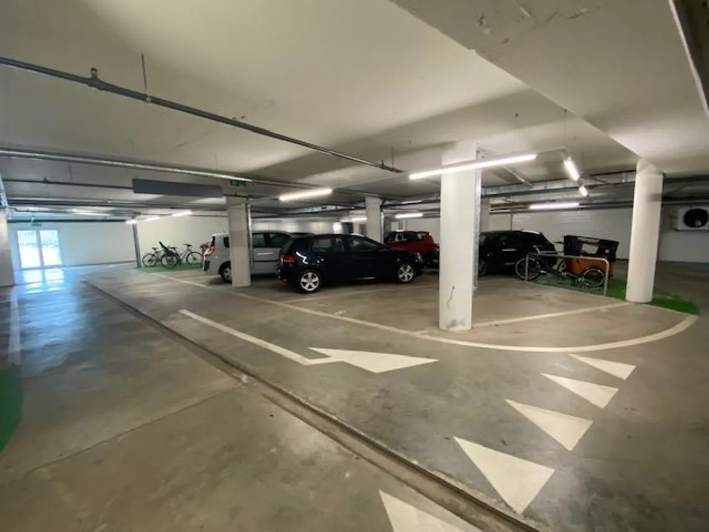 INDOOR PARKING SPACE - IMMEDIATE PROXIMITY TO STATION - Photo 2 of 8