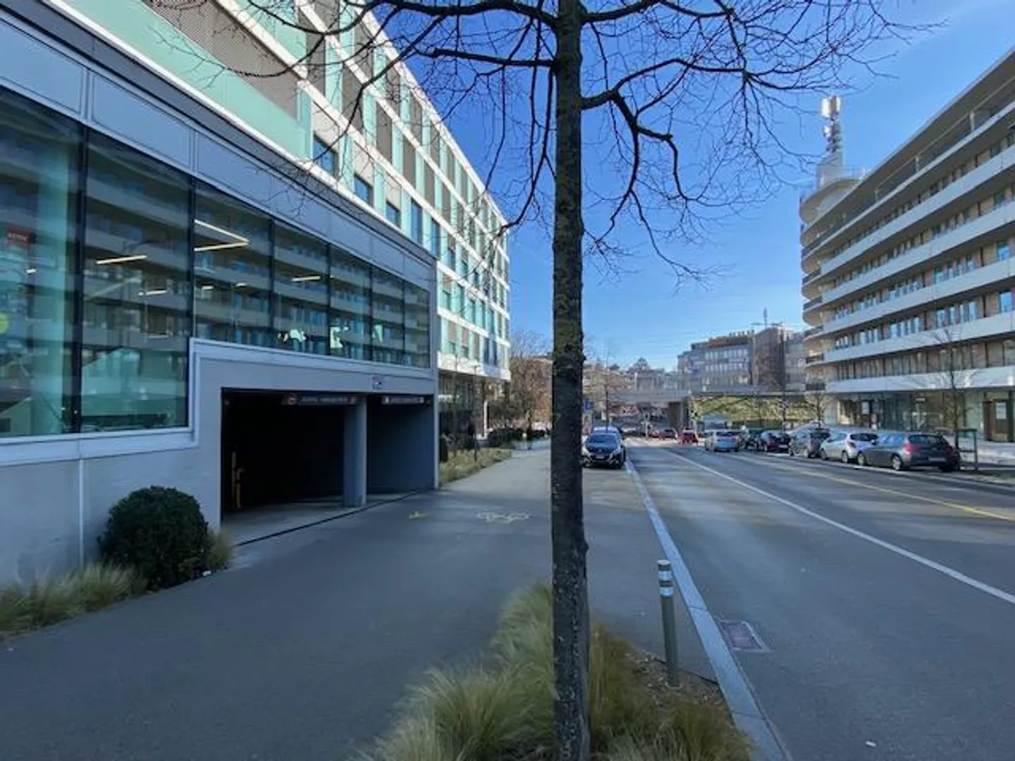 INDOOR PARKING SPACE - IMMEDIATE PROXIMITY TO STATION - Photo 7 of 8