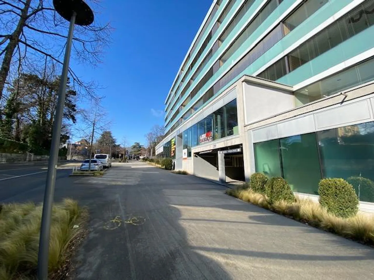 INDOOR PARKING SPACE - IMMEDIATE PROXIMITY TO STATION - Photo 8 of 8