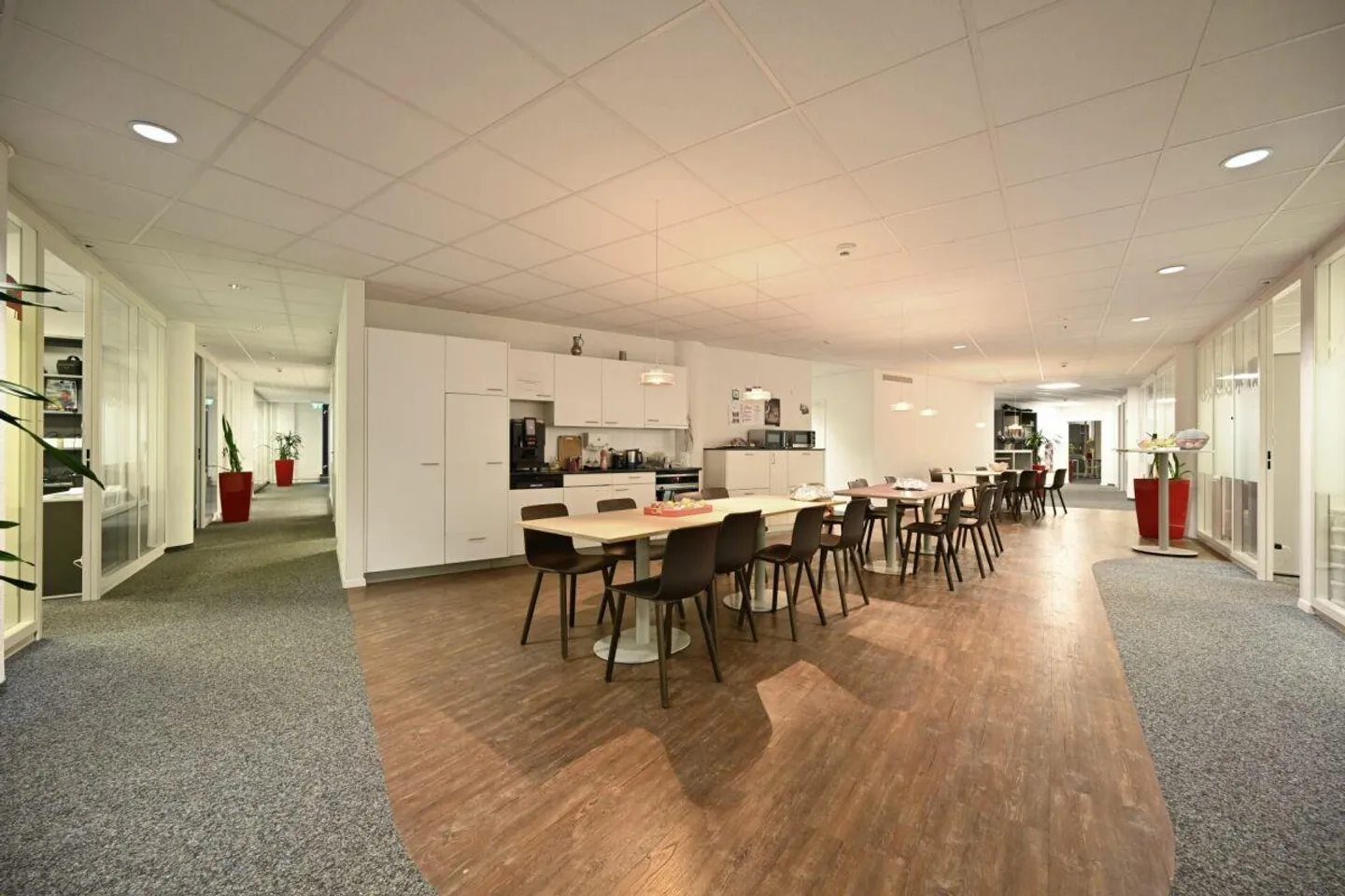 Spacious and developed office space in Mattenhof - Photo 2 of 8