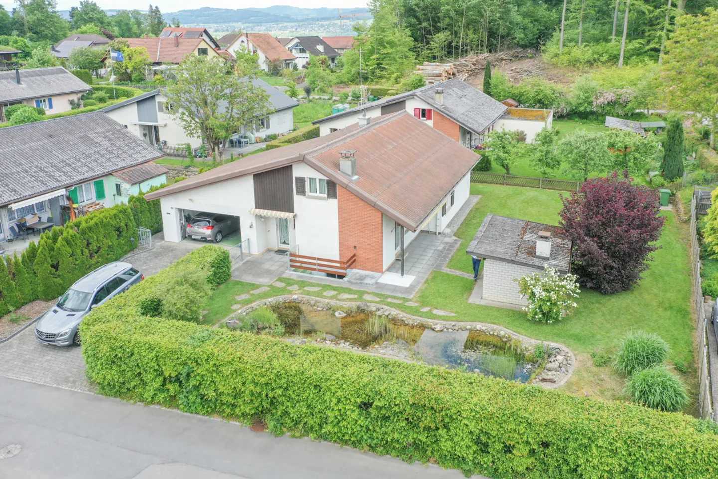 Charming Family Home with Garden - Photo 2 of 13