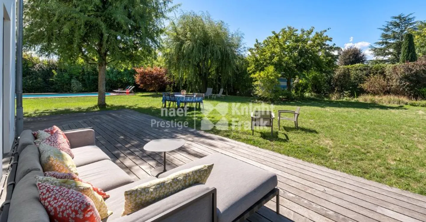 Quiet family property, surrounded by greenery, not far from the lake - Photo 1 of 10