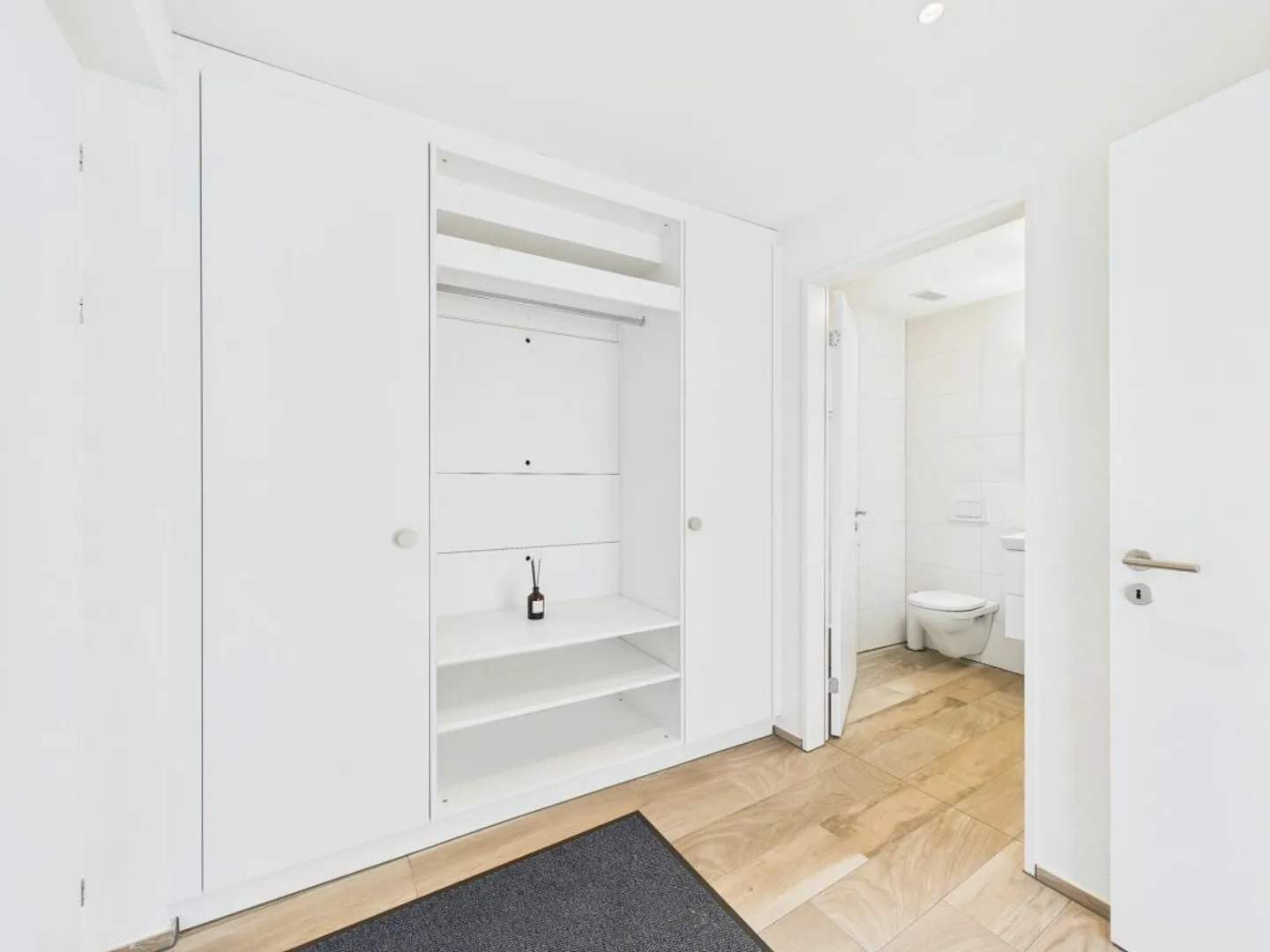 Einmalige Chance! Exklusiv und mit traumhafter Aussicht im Boathouse! - Foto 10 von 14