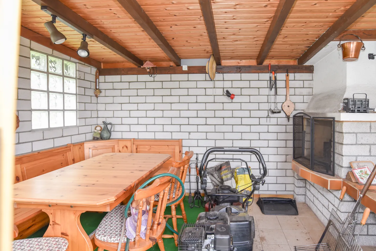 Charming Family Home with Garden - Photo 4 of 13
