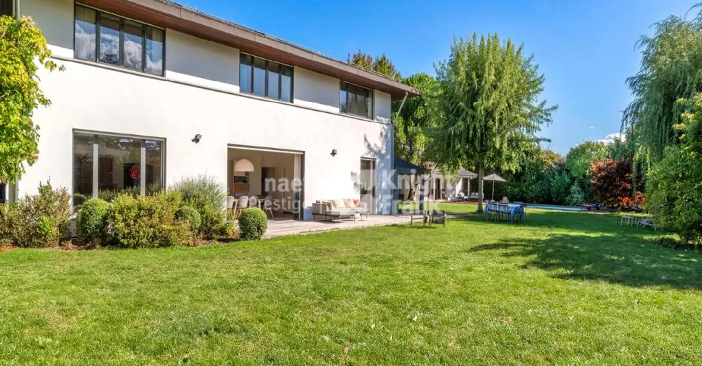 Quiet family property, surrounded by greenery, not far from the lake - Photo 8 of 10