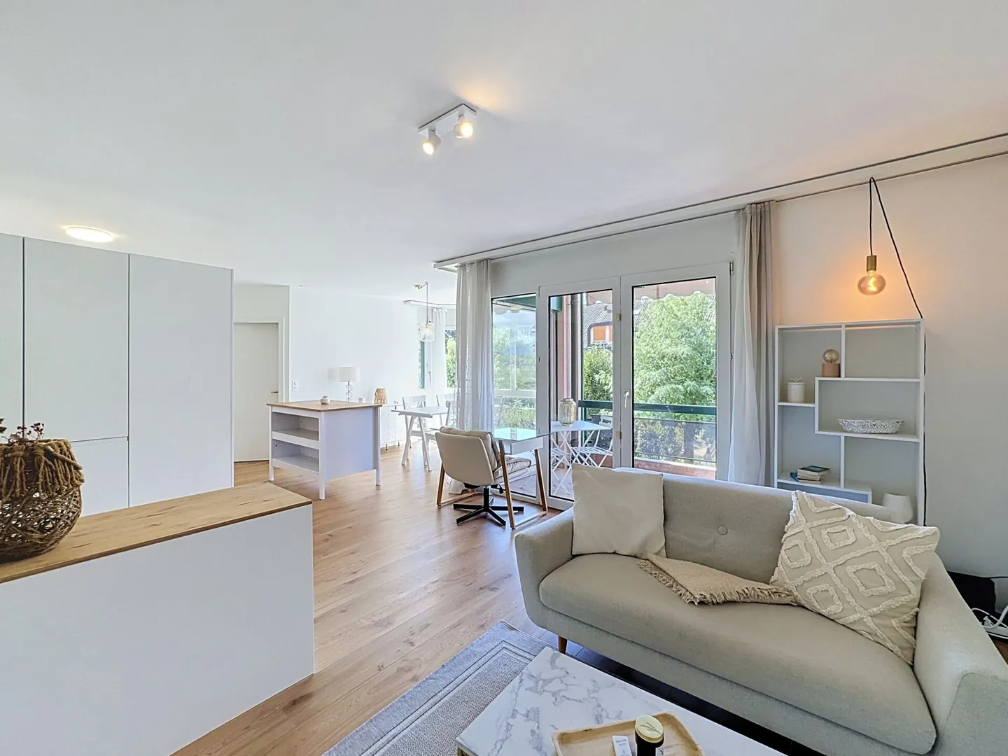 Renovierte, helle und perfekt gelegene Wohnung in Ecublens - Foto 2 von 9