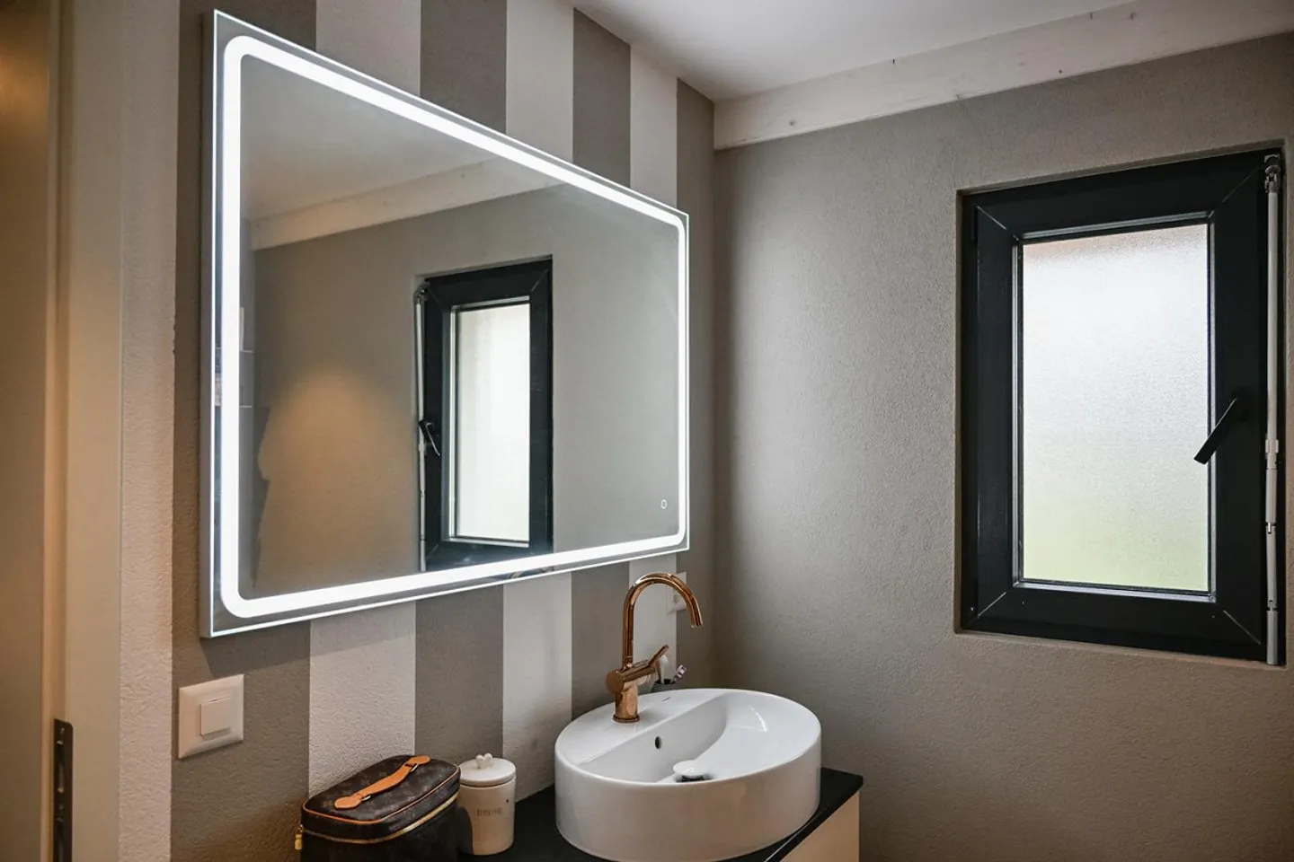 INSTALLATION ÉQUESTRE EN ZONE INDUSTRIELLE AVEC UN GRAND POTENTIEL - Photo 28 sur 42