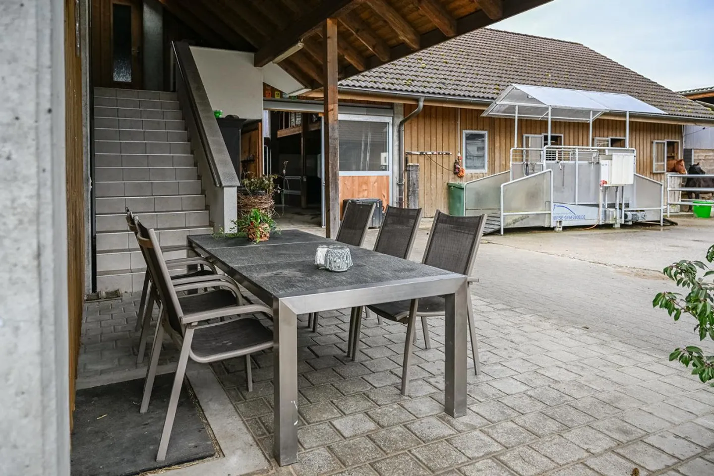 INSTALLATION ÉQUESTRE EN ZONE INDUSTRIELLE AVEC UN GRAND POTENTIEL - Photo 21 sur 42