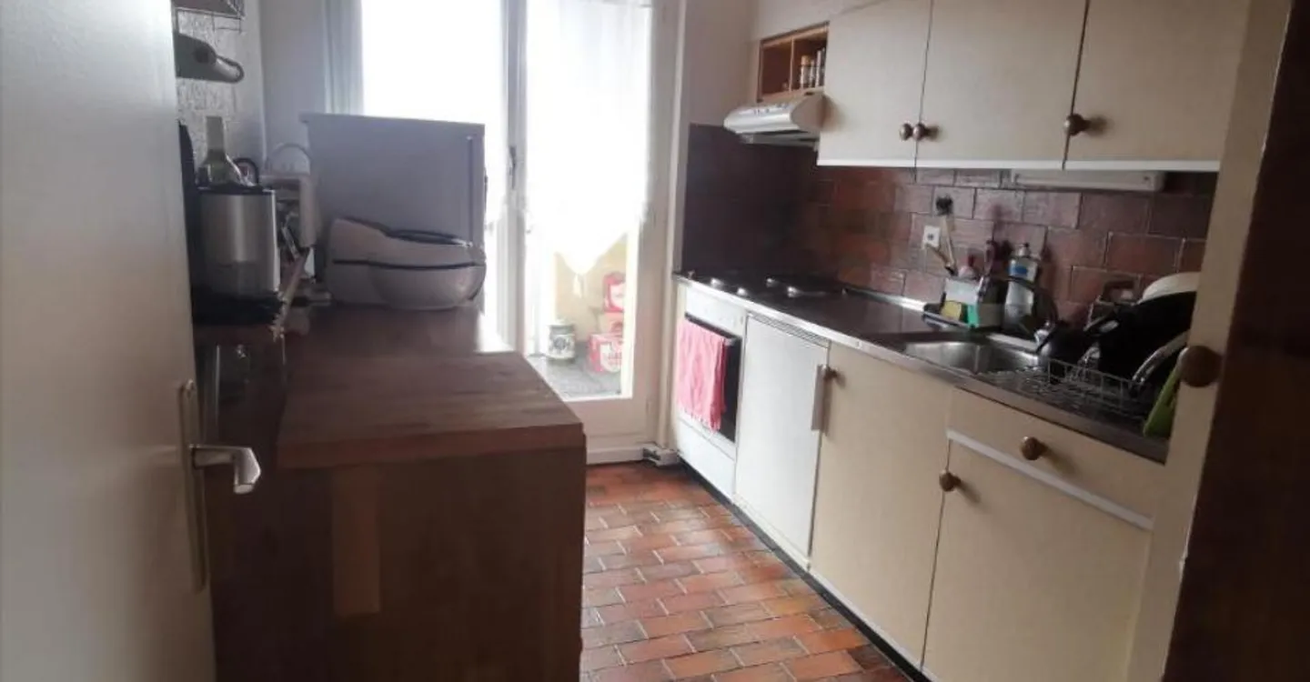 Ampio appartamento 3.5 in una posizione tranquilla vicino ai servizi - Foto 3 di 9