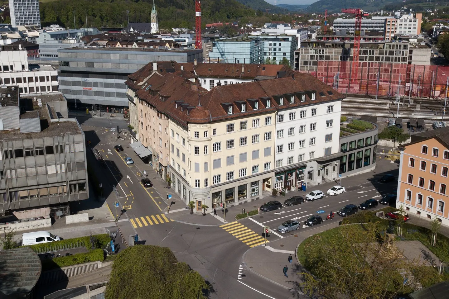 Elektro Auto Tiefgaragenplatz beim Bahnhof Winterthur - Foto 1 von 1