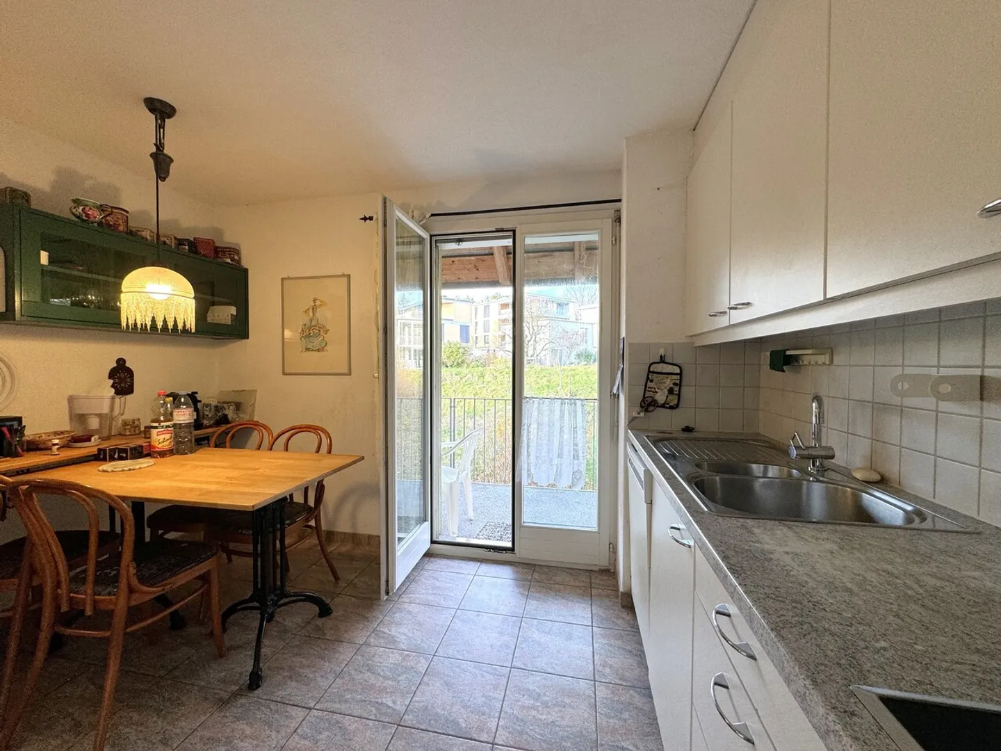 Central, quiet, sunny and at the top: Charming maisonette apartment - Photo 6 of 21