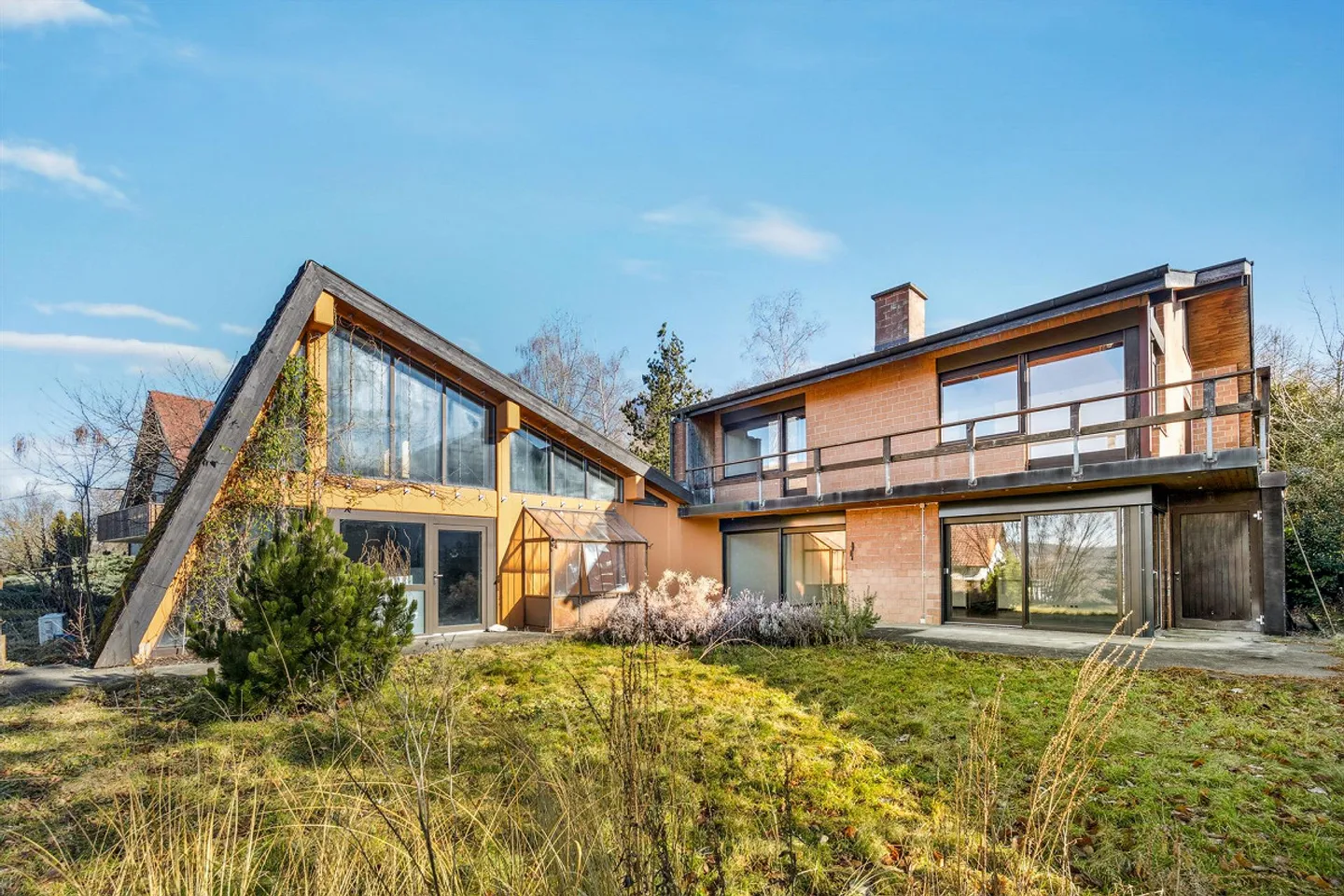 Geräumiges Einfamilienhaus mit Atelier - Foto 1 von 9