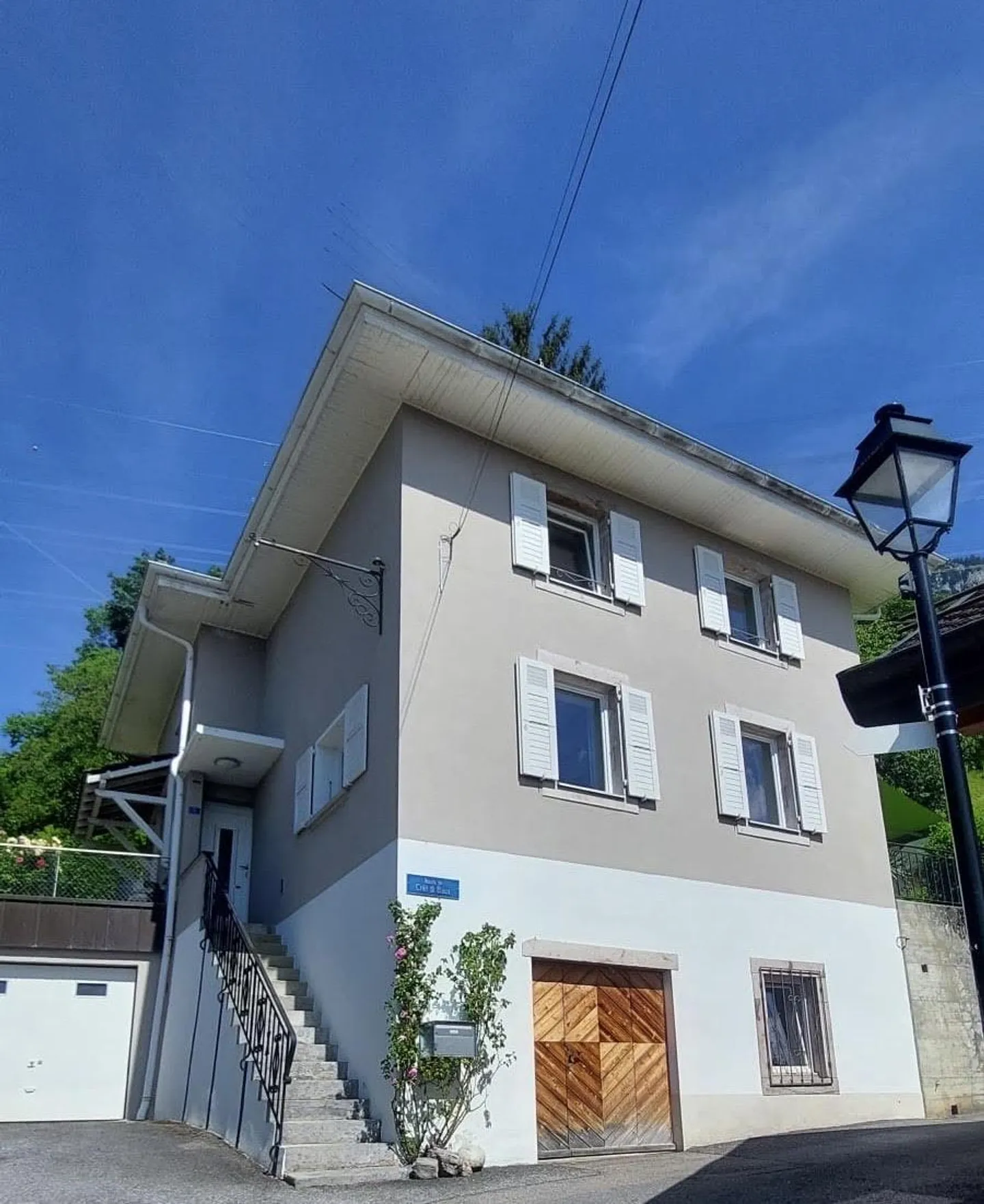Charming Villa with Lake View - Photo 3 of 9