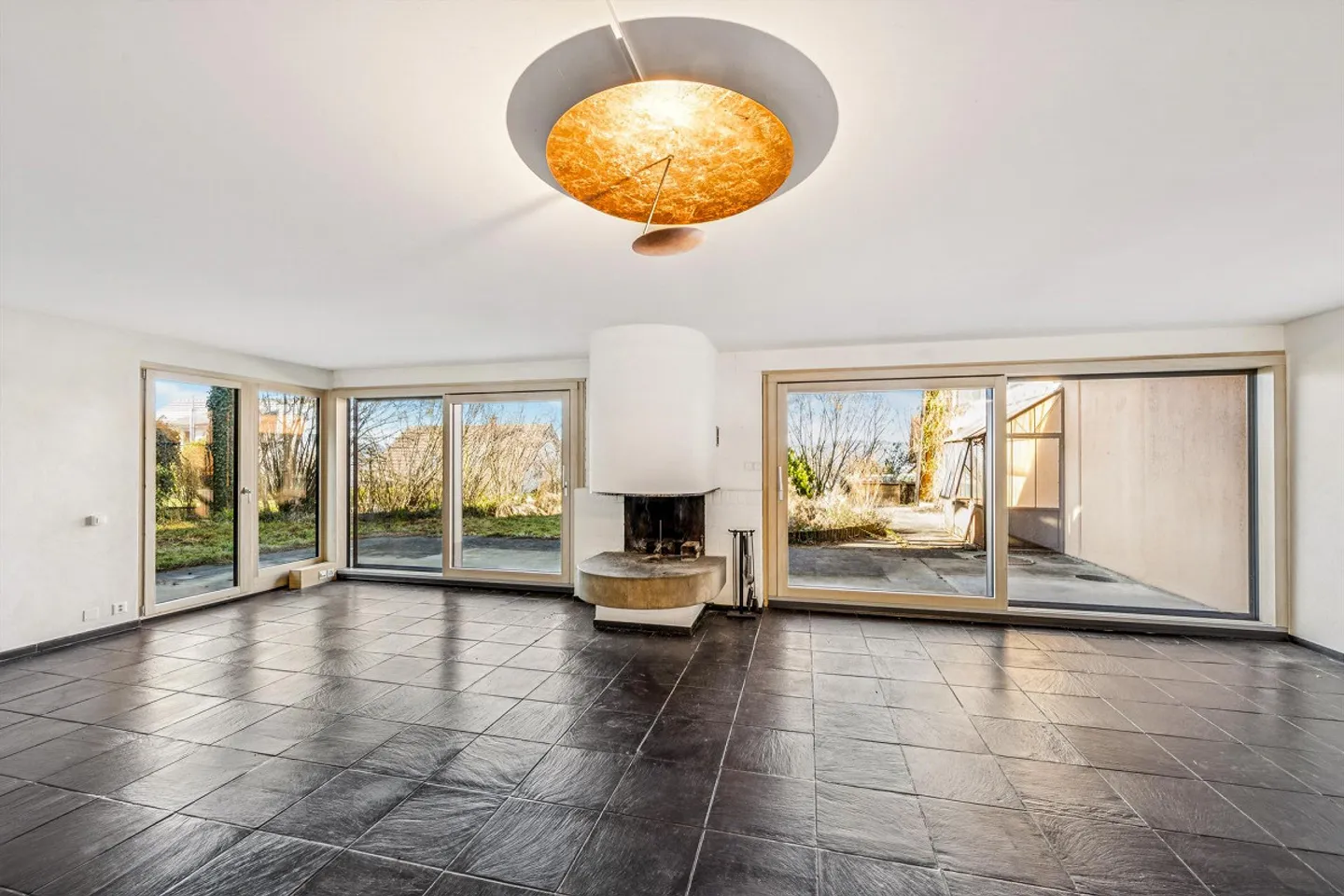 Geräumiges Einfamilienhaus mit Atelier - Foto 3 von 9