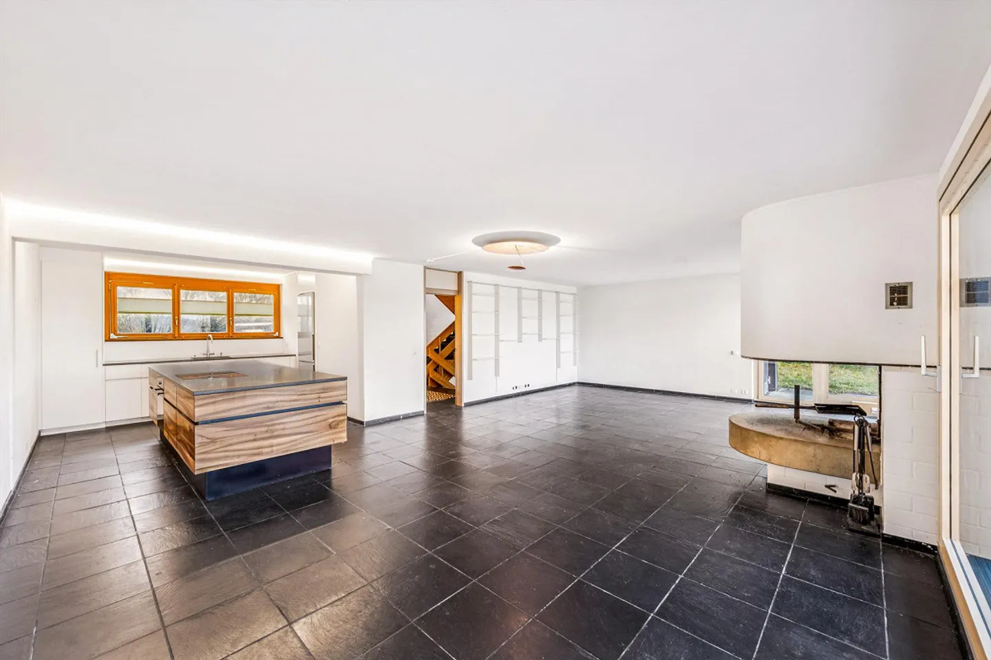 Geräumiges Einfamilienhaus mit Atelier - Foto 2 von 9