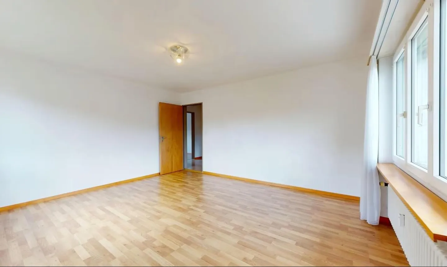 Bright 4.5-room apartment with balcony near the village square - Photo 1 of 5