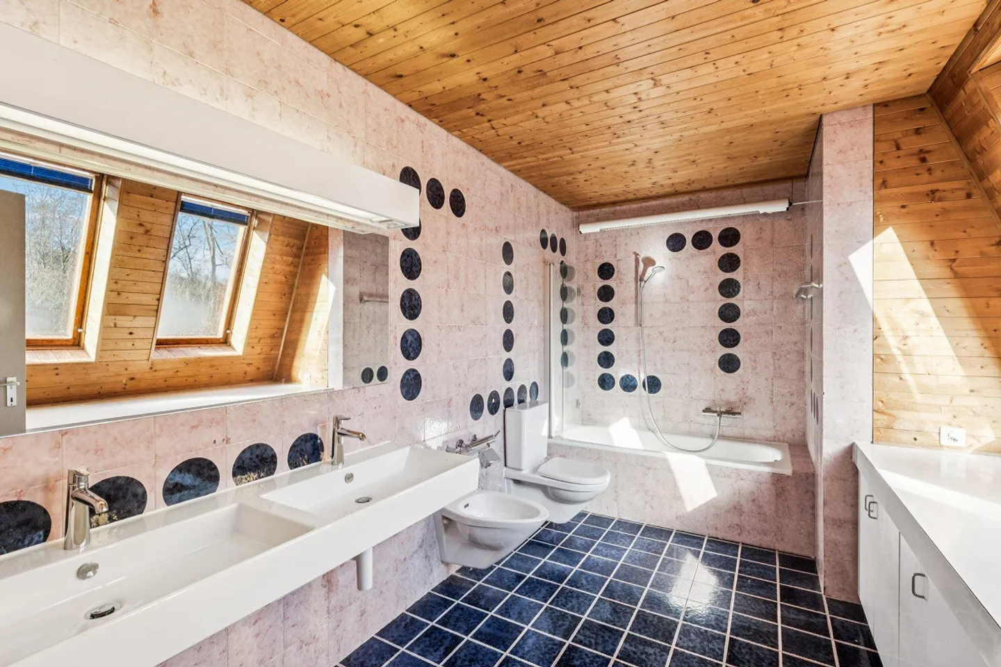 Geräumiges Einfamilienhaus mit Atelier - Foto 5 von 9