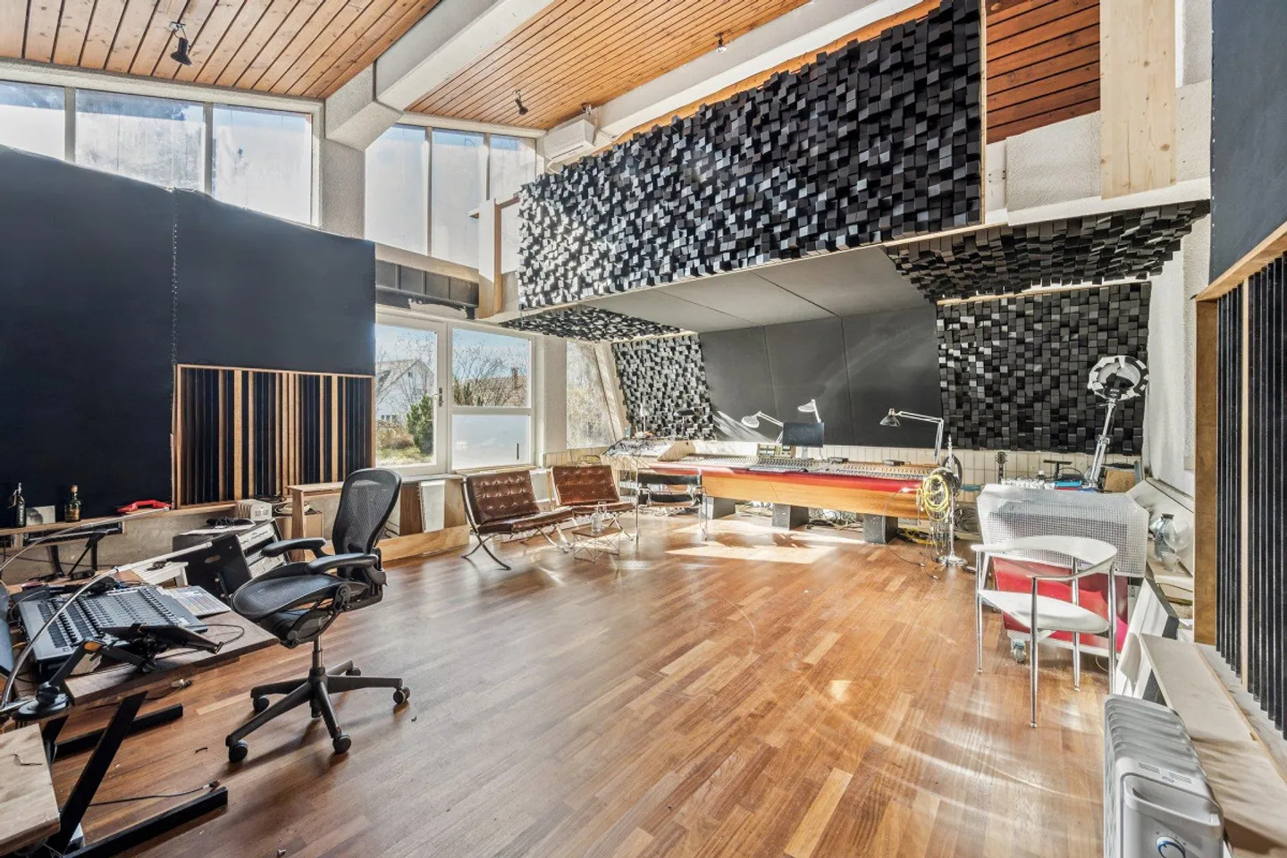 Geräumiges Einfamilienhaus mit Atelier - Foto 7 von 9