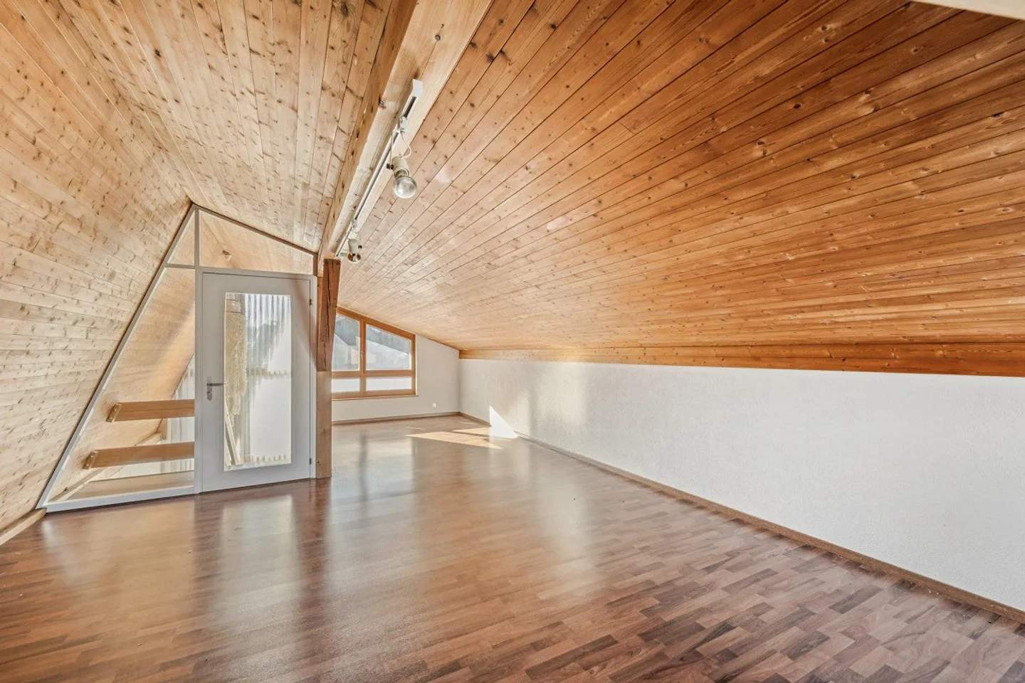 Geräumiges Einfamilienhaus mit Atelier - Foto 6 von 9