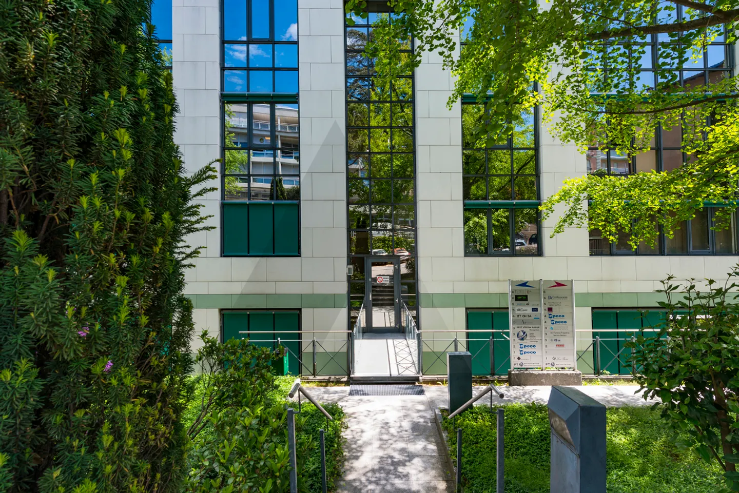 FOUR SPACIOUS OFFICES ON TWO FLOORS WITH PARKING SPACES - Photo 2 of 15